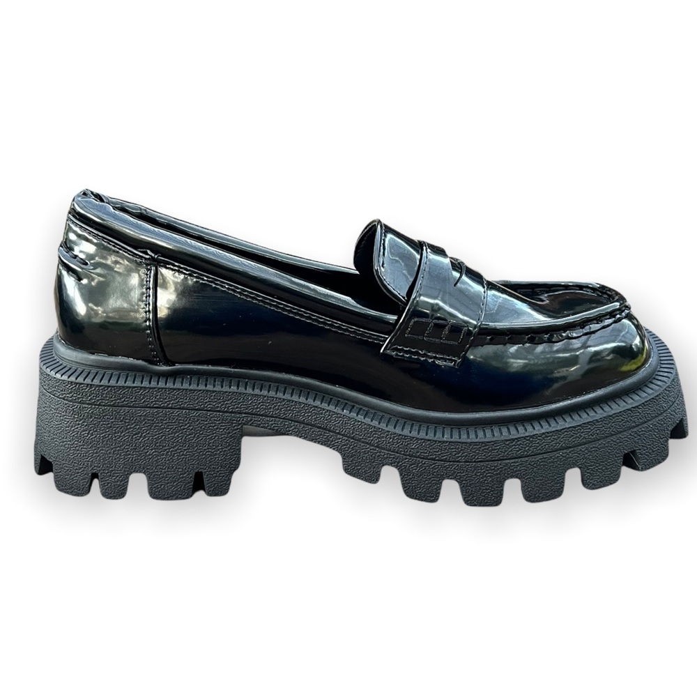 ASOS DESIGN Mulled chunky loafer in black